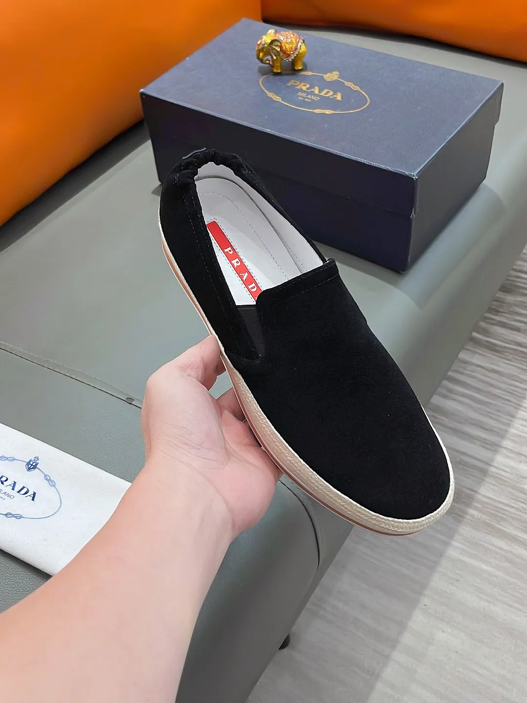 Men's shoes PRADA "Prada" P400 Regular size: 38-44 (slip-on shoes) Product materials: Selected cowhide upper, soft sheepskin foot pads, original factory special outsole.
